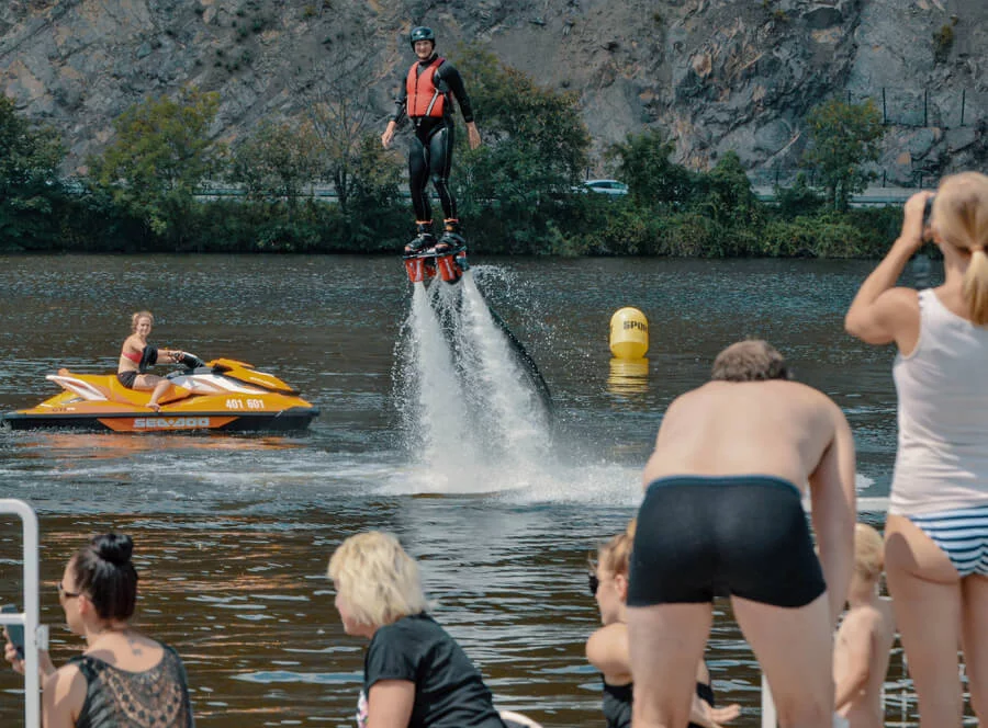 Flyboarding ve Vraném nad Vltavou