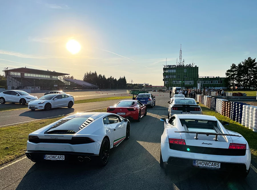 Jízda v Porsche 911 na polygonu Most - 4 kola