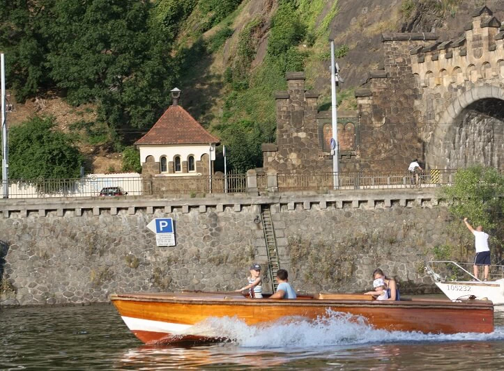 Romantická plavba po Vltavě s kapitánem