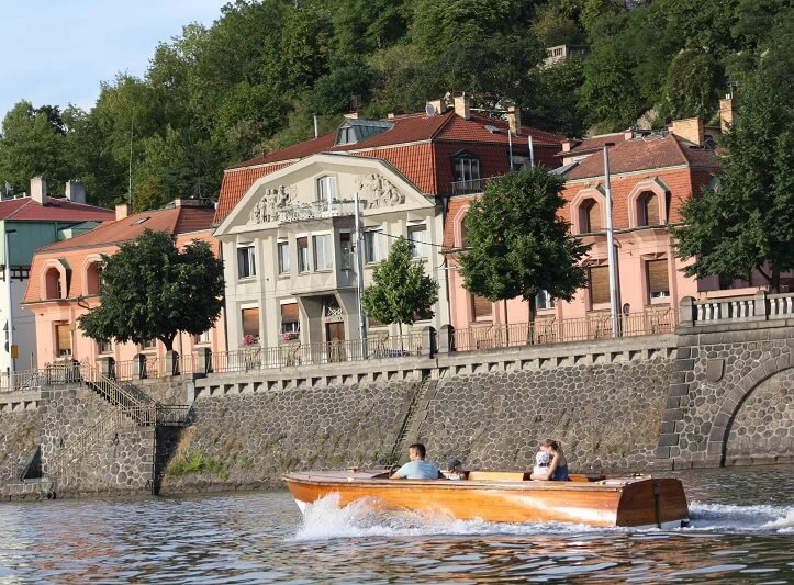 Romantická plavba po Vltavě s kapitánem