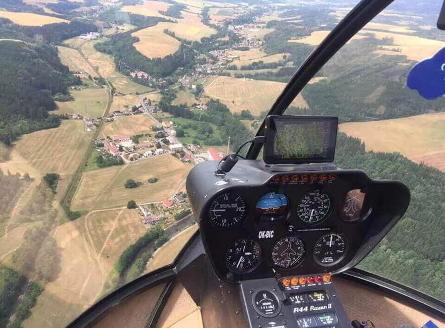 Seznamovací let ve vrtulníku R44 pro 3