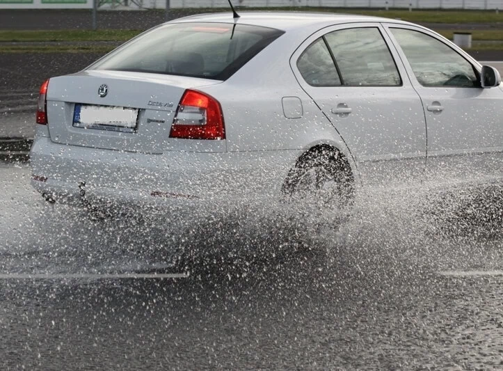 Kurz sportovní jízdy na závodním okruhu