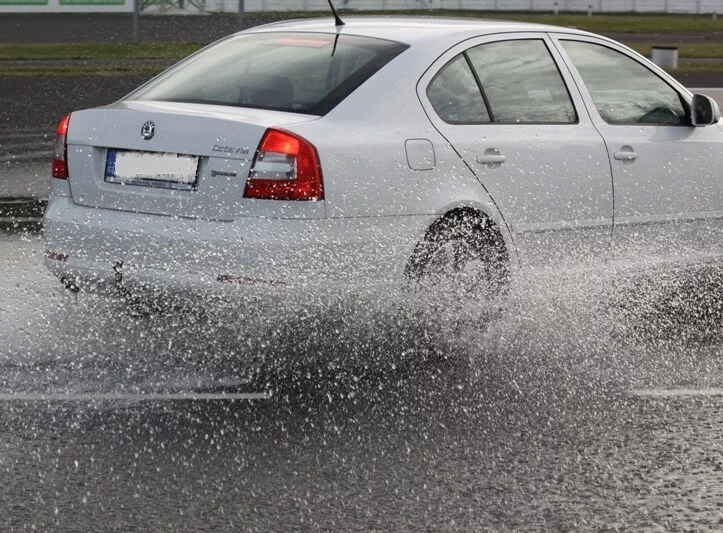 Kurz sportovní jízdy na závodním okruhu
