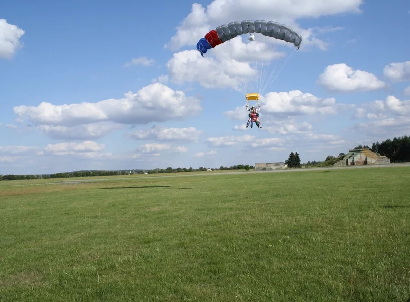 Tandemový seskok padákem 