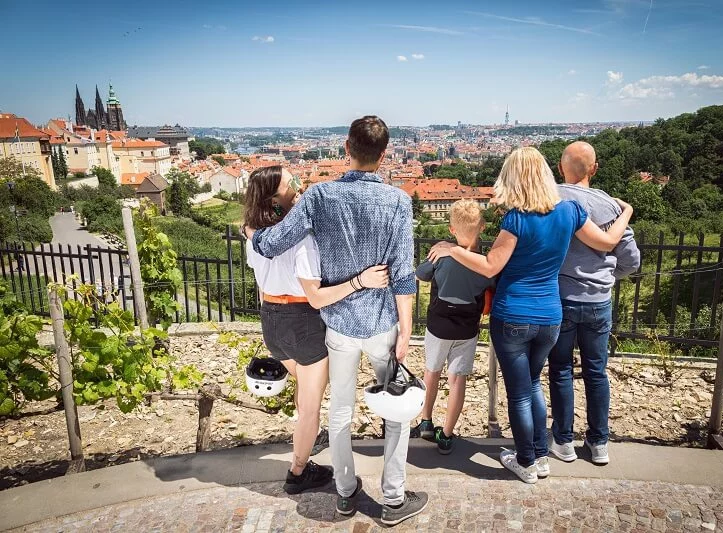 Pražské vyhlídky na elektrokoloběžkách