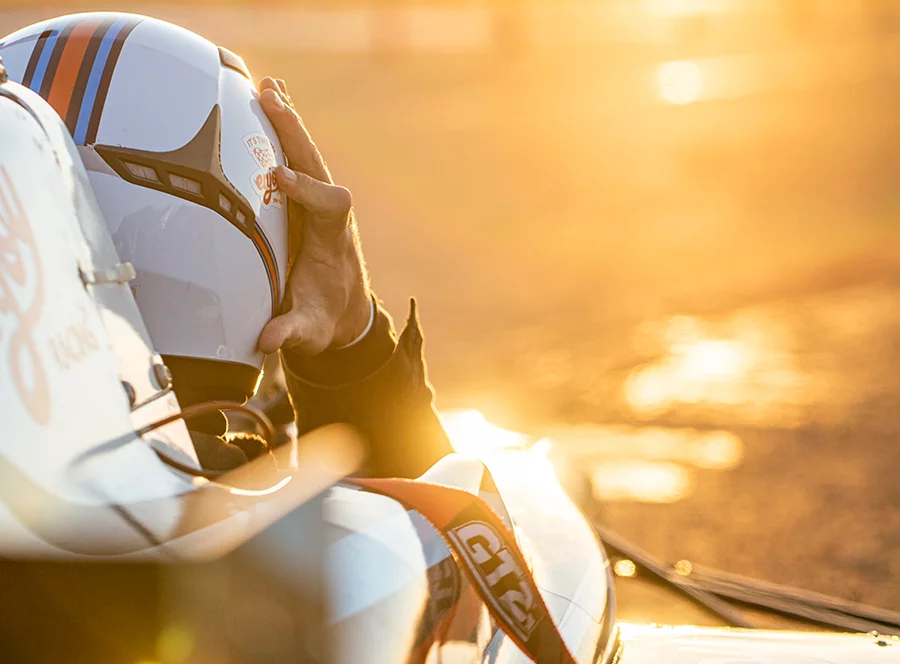 Závodní den ve formuli 4 a Arielu Atom