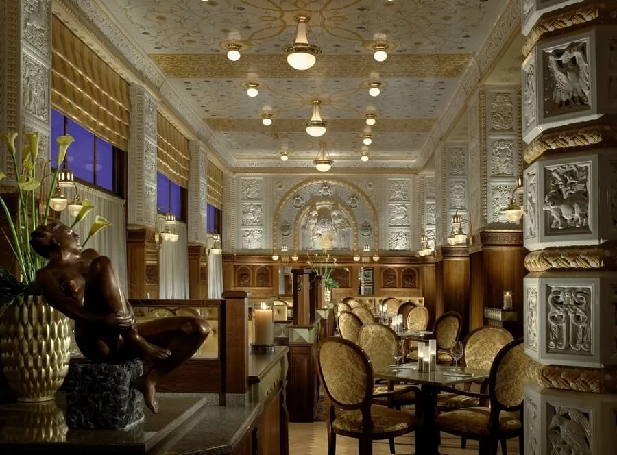 Noc v hotelu Imperial s večeří "u Šéfa"