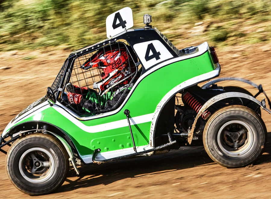 Jízda v dětské závodní buggy