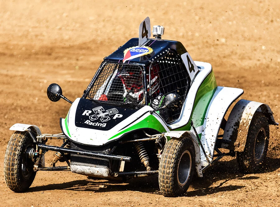 Jízda v dětské závodní buggy
