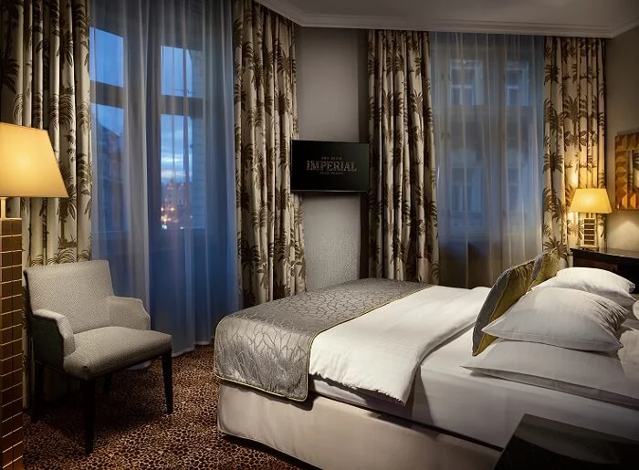 Noc v hotelu Imperial s večeří "u Šéfa"