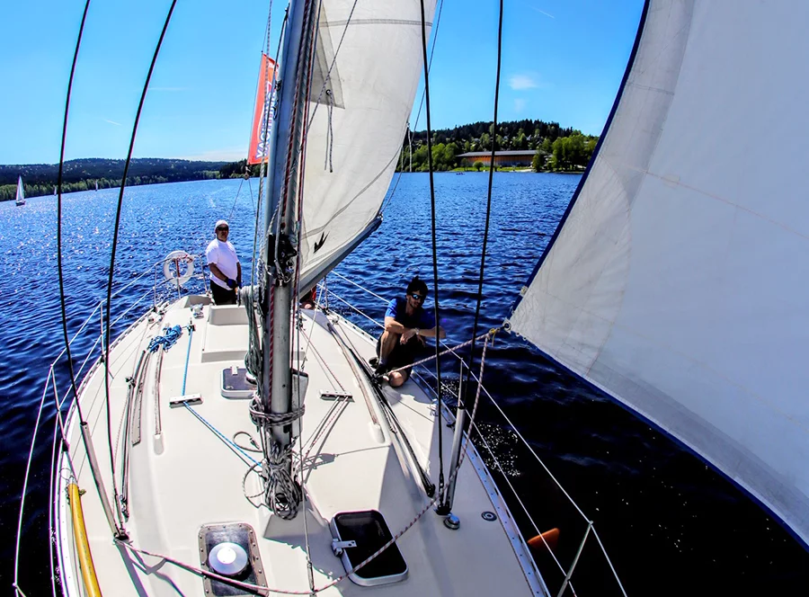 Den na jachtě s kapitánem pro dva