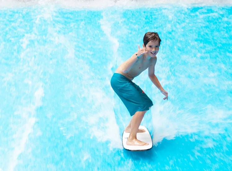 Rodinný indoor surfing