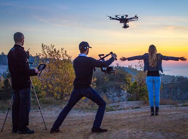 Dron - létání s nohama na zemi