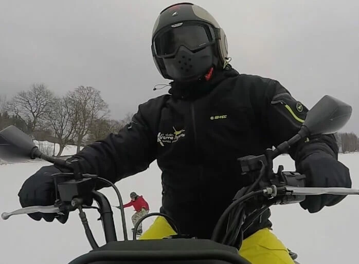 2 kola motoskijöringu 