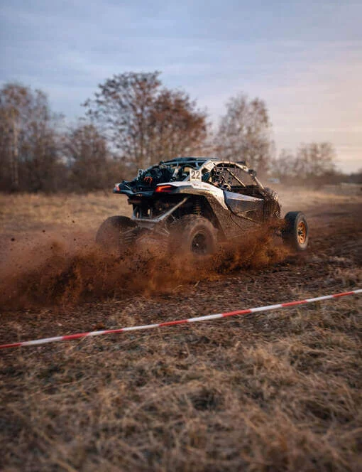 Spolujezdcem při tréninku v závodní buggy
