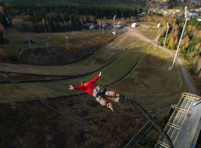 Bungee jumping - televizní věž Harrachov