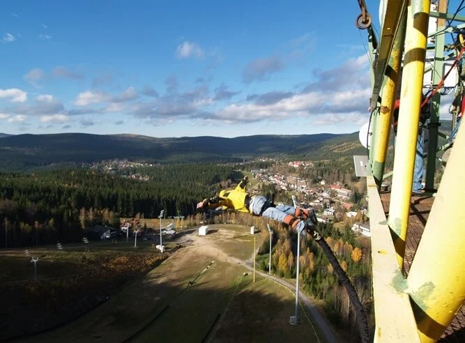 Bungee jumping - televizní věž Harrachov