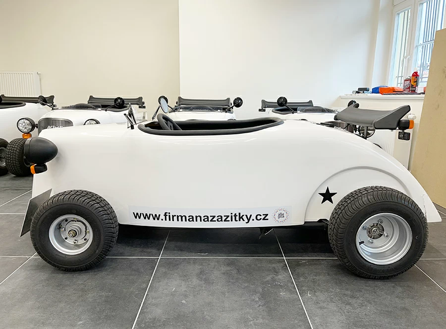 Projížďka Prahou v mini Hot Rod