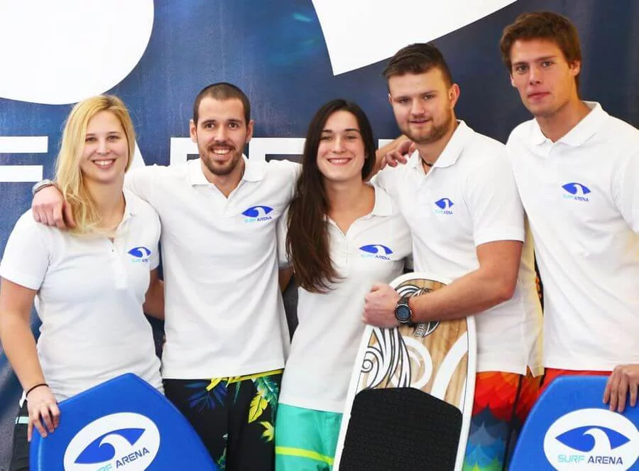 Rodinný indoor surfing