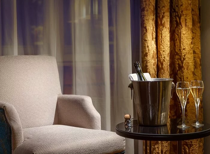 Noc v hotelu Imperial s večeří "u Šéfa"