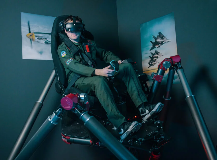 Let na pohyblivém simulátoru s virtuální realitou