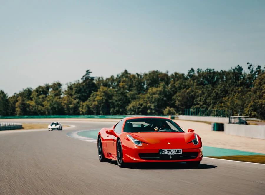 Jízda ve Ferrari 458 Italia na polygonu Brno - 2 kola