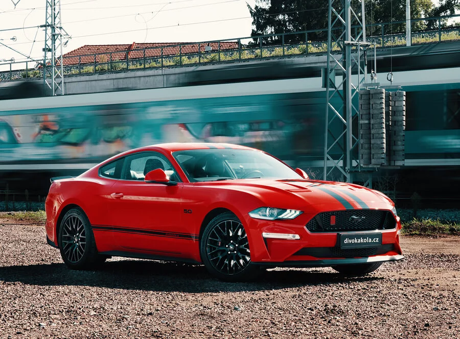 Jízda ve Fordu Mustang Coyote V8 ve Stéblové