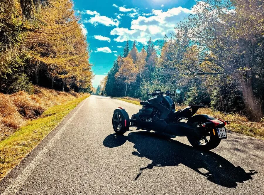 Půjčení tříkolky Can-Am Ryker na 1 den