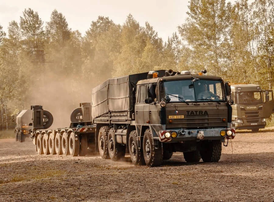 Řízení vojenského nákladního vozu Tatra 815