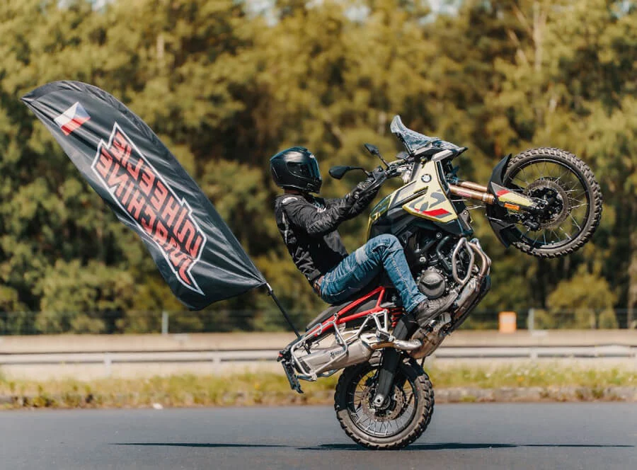 Kurz jízdy po zadním kole na trenažeru