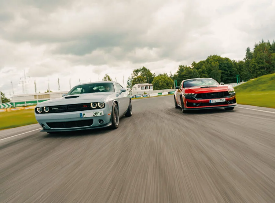 Jízda ve sporťácích na Autodromu Sosnová Jízda ve sporťácích na Autodromu Sosnová