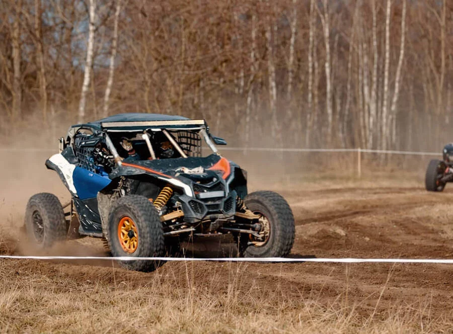 Spolujezdcem při tréninku v závodní buggy