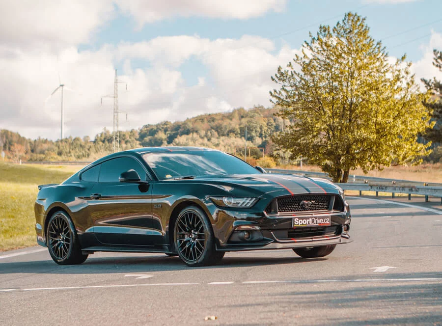 Jízda ve Ford Mustang GT 5.0 v Bravanticích