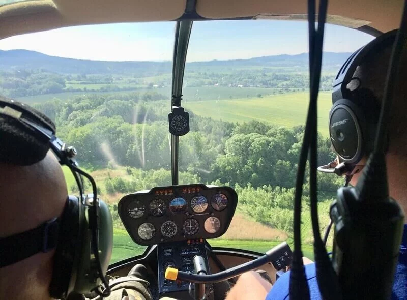 Seznamovací let ve vrtulníku R44