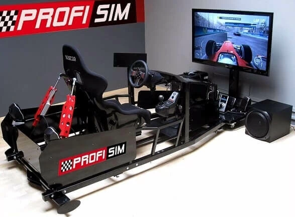 Jízda v závodním simulátoru