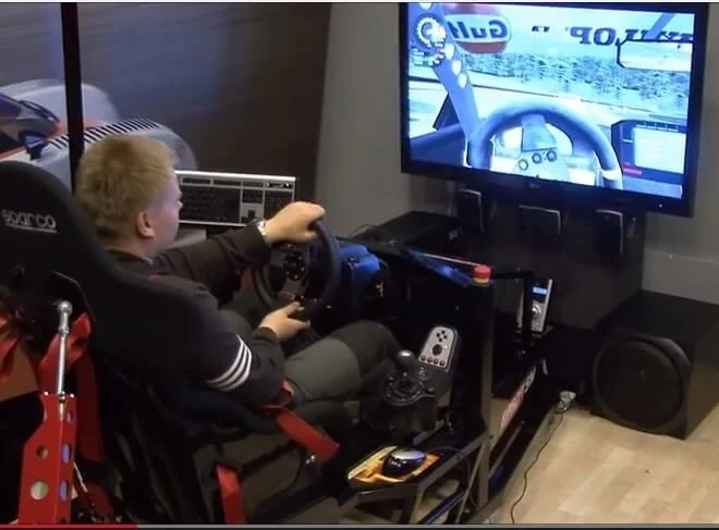 Jízda v závodním simulátoru pro dva