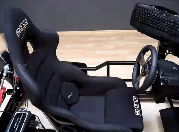 Jízda v závodním simulátoru pro dva