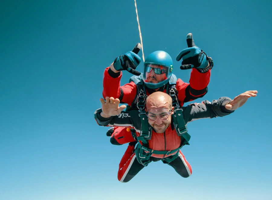 Tandemový seskok ze 3000 m v Liberci