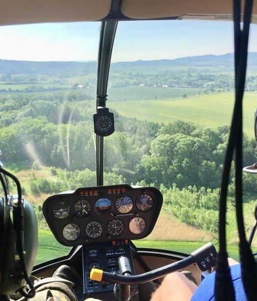Den pilotem a mechanikem R44 
